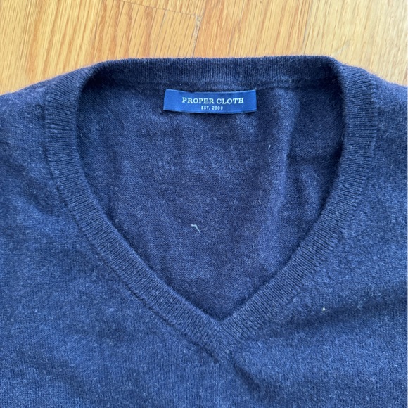 Proper Cloth V-neck sweater - Picture 2 of 3